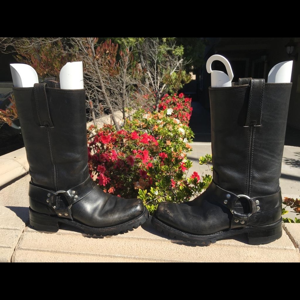For aaronochoa746 ー black frye harness boots